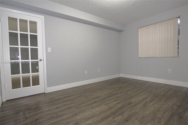 Building Photo - 2803 N Oakland Forest Dr