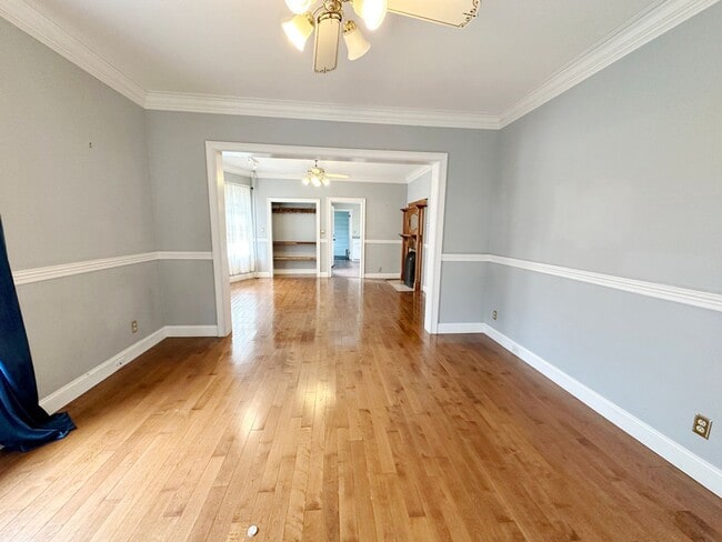 Building Photo - Beautiful 3 BR 1.5 BA Leominster SFH