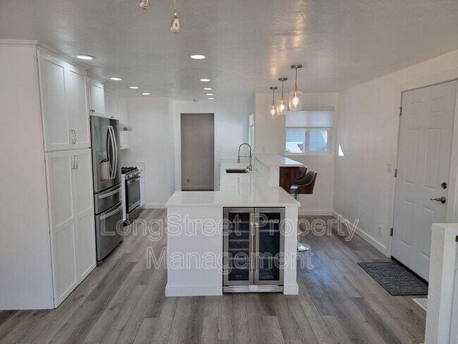 Building Photo - 1735 NW 29th St
