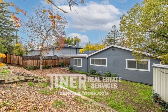 Building Photo - 4801 Papaya Dr
