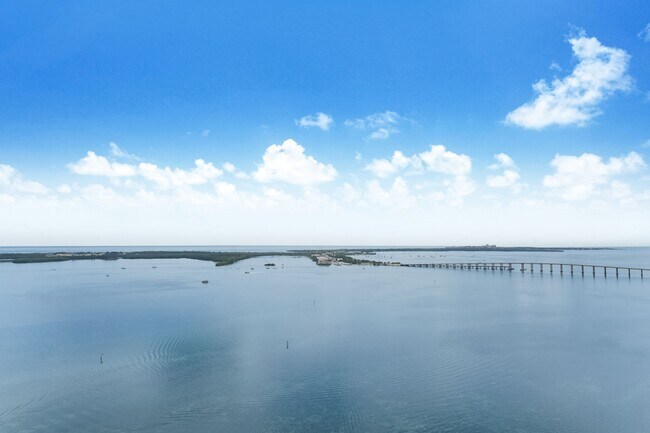 Building Photo - 1155 Brickell Bay Dr