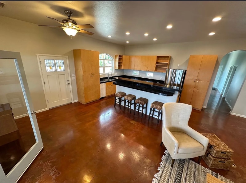 Building Photo - 118 E Huapala Pl