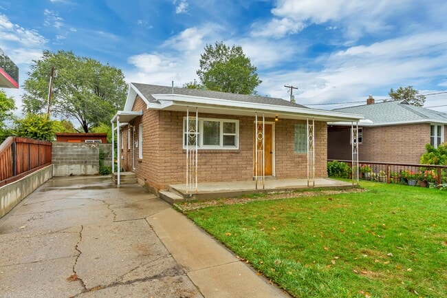 Building Photo - 35 E 600 N