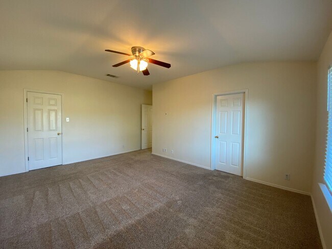 Building Photo - Spacious 4-Bedroom Home for Rent in Encino...