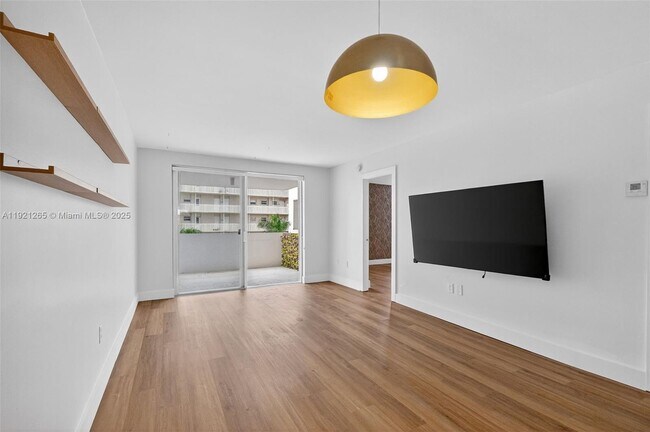 Building Photo - 1331 Lincoln Rd