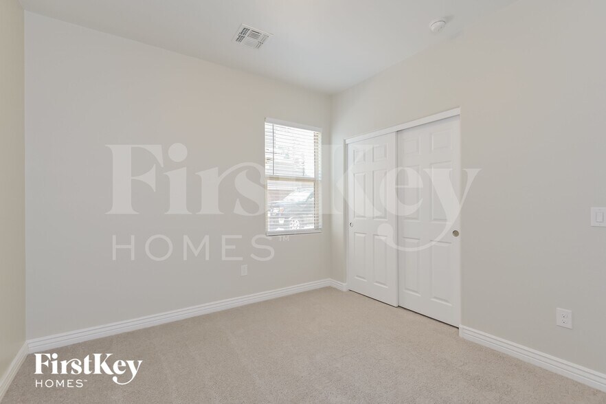 Building Photo - 8839 W Irongate Rd