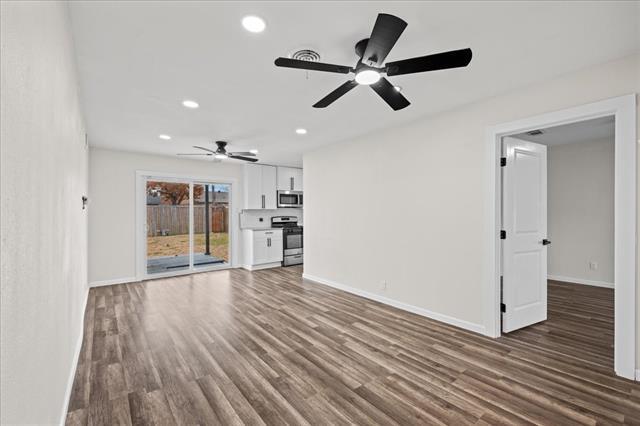 Building Photo - 3528 Hilton Dr