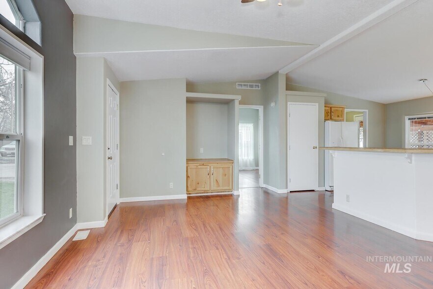 Building Photo - 2107 S Phillippi St