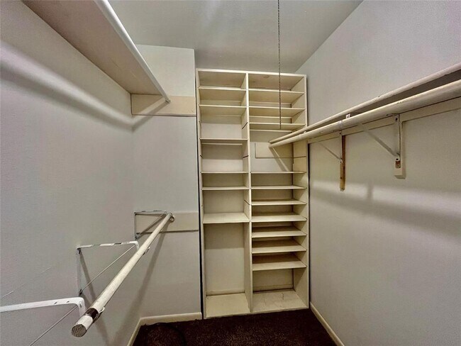 Building Photo - 3038 Sam Houston Dr