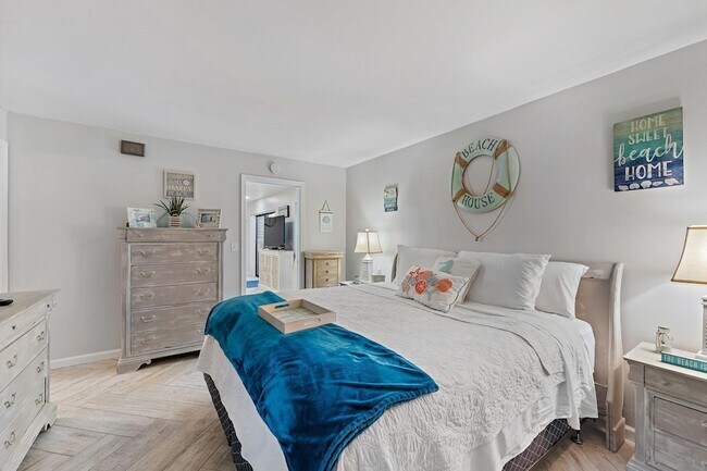 Building Photo - 1605 S US Hwy 1