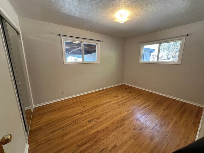 Building Photo - 417 NE 43rd St