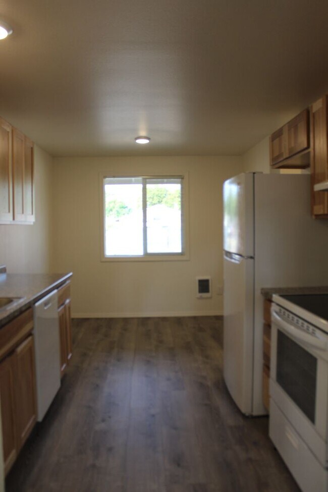 Building Photo - 3 Bed 2 Bath Hillsboro Ranch