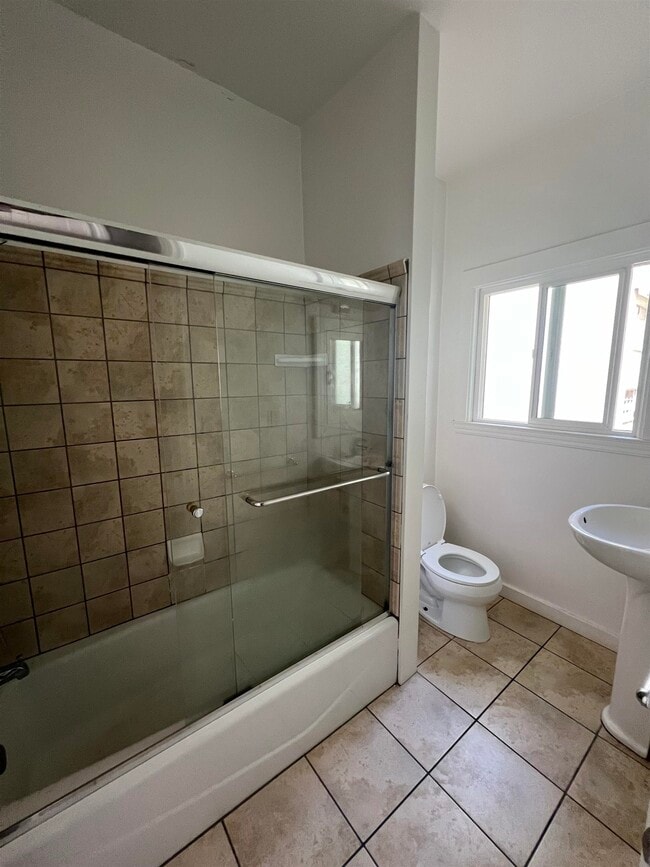 Building Photo - 1846 Spruce St