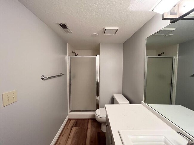 Building Photo - 11301 Sandy Ridge Dr