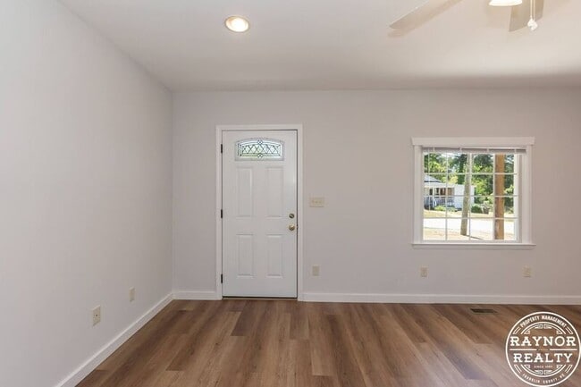 Building Photo - 201 Smith Dr