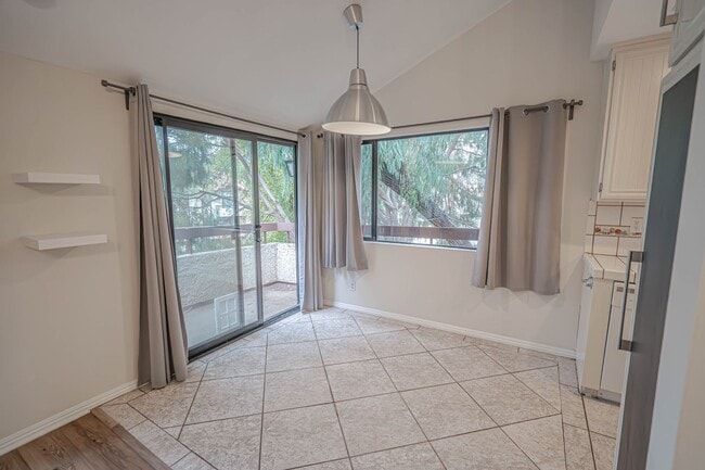 Building Photo - COMING SOON! 3 Bedroom Townhome for Rent i...