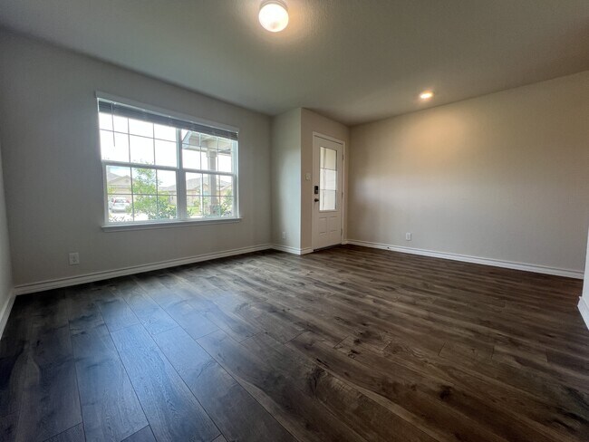 Building Photo - 317 Denison Dm