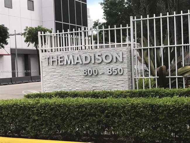 Building Photo - 850 N Miami Ave