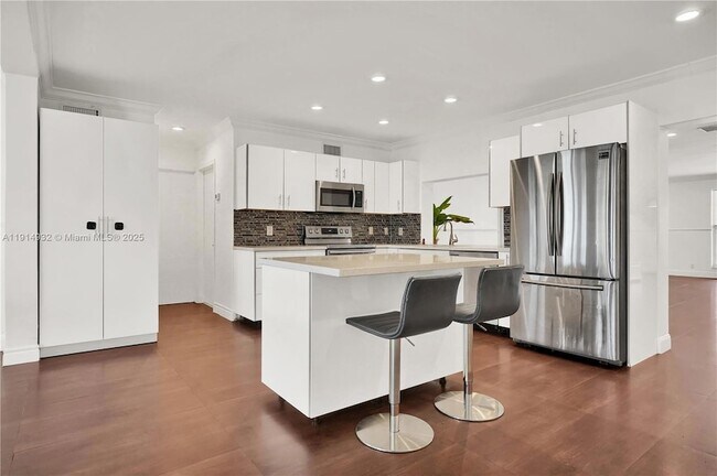 Building Photo - 4721 W Park Rd