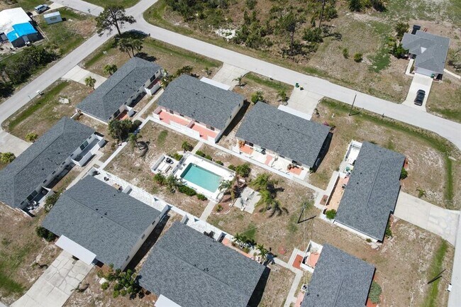 Building Photo - 3010 Holly Ave