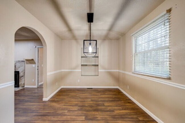 Building Photo - 212 Running Deer Dr