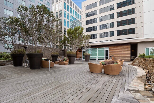 Building Photo - 1160 Mission St