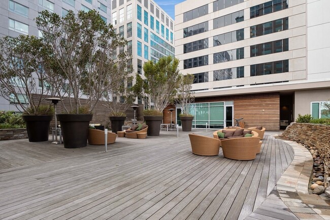 Building Photo - 611 Mission St