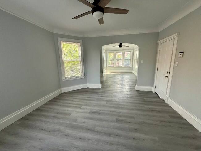 Building Photo - 1824 W Hood Ave