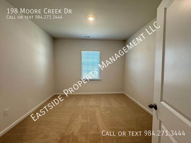 Building Photo - 198 Moore Crk Dr