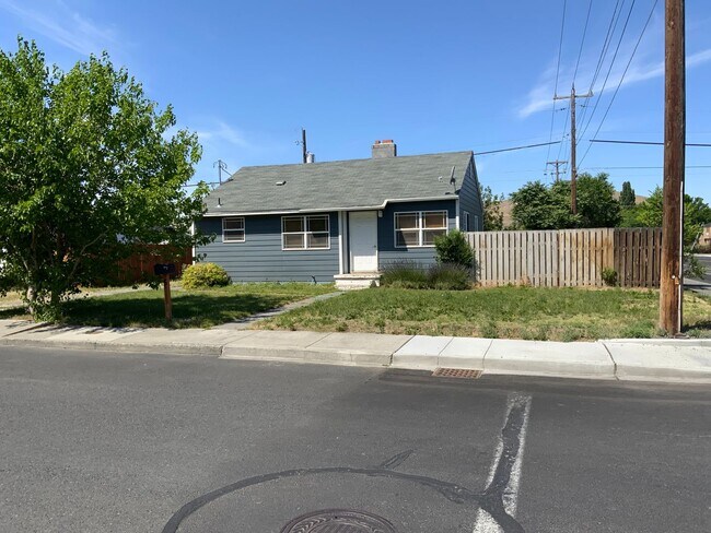 Building Photo - 2 bed 1 bath Home for Rent in Ephrata