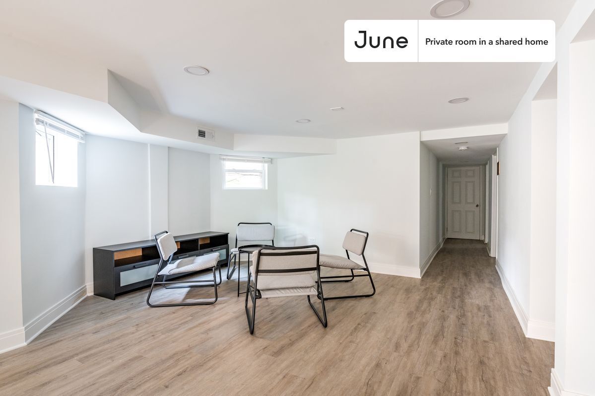 Building Photo - Room in Shared 4 bed/2 bath home