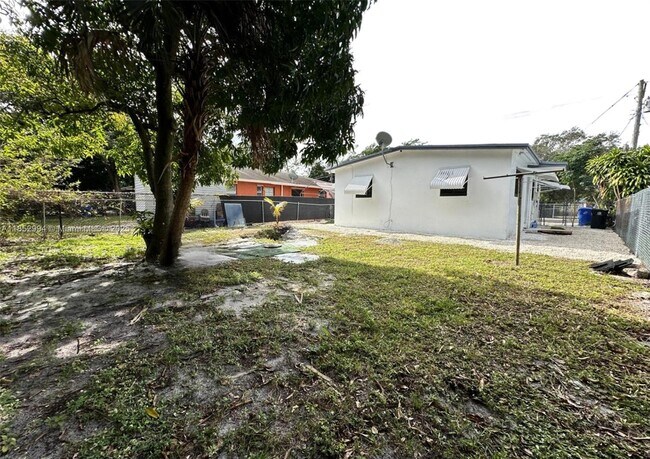 Building Photo - 630 NW 14th Way