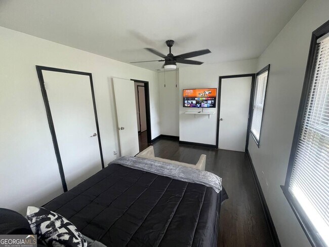 Building Photo - 2597 Glenvalley Dr