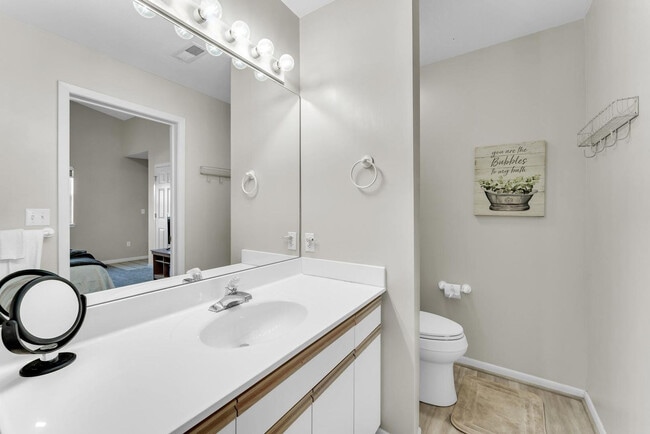 Building Photo - 155 W Rockford Dr