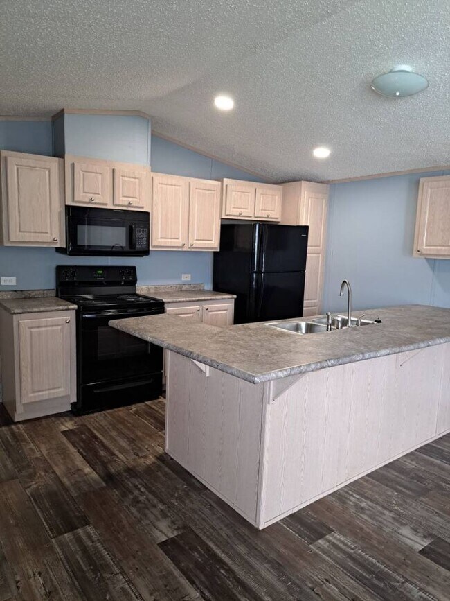 Building Photo - New 3-Bed, 2-Bath! SUMMER SPECIAL-LIMITED ...