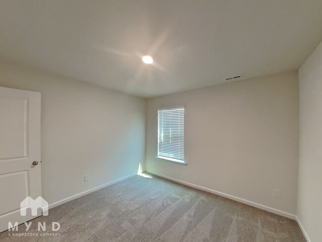 Building Photo - 553 Zermatt Ct