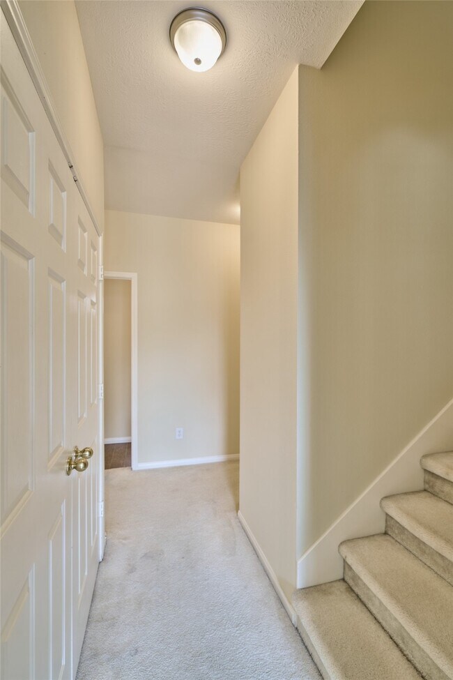 Building Photo - 15810 Ashton Hills Dr