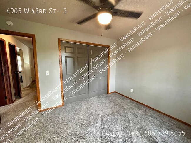 Building Photo - 4905 W 43rd St