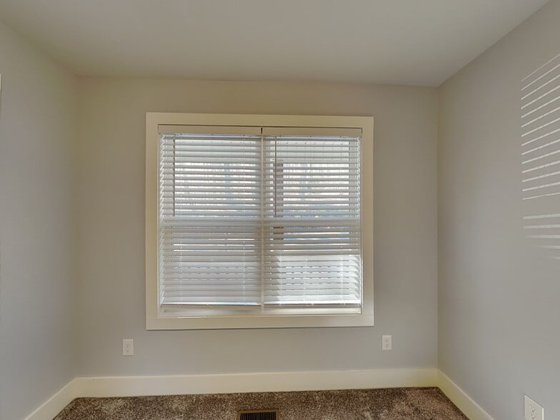 Building Photo - 5465 Red Valley Rd