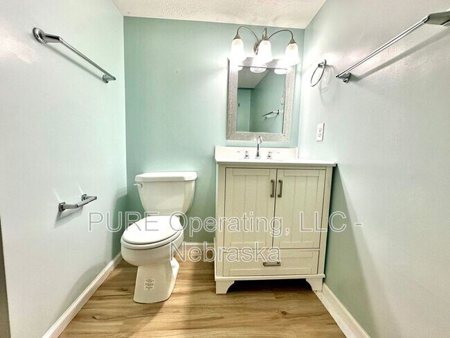 Building Photo - 20215 Pinkney St