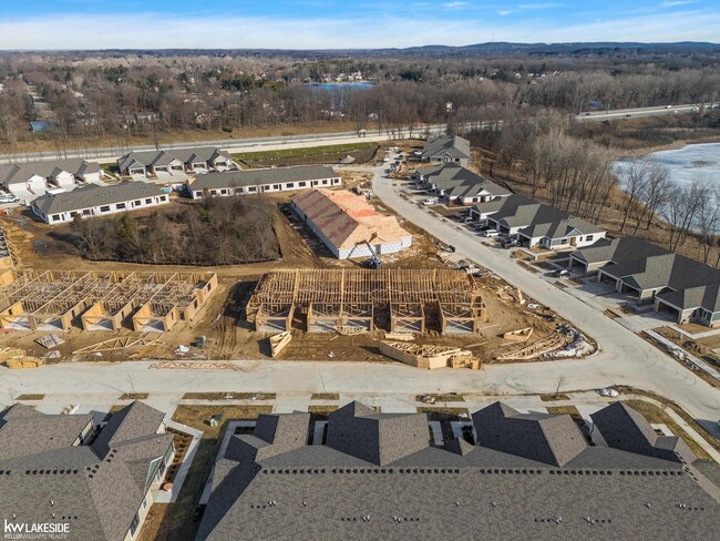Building Photo - 10457 Pickerel Lk Dr