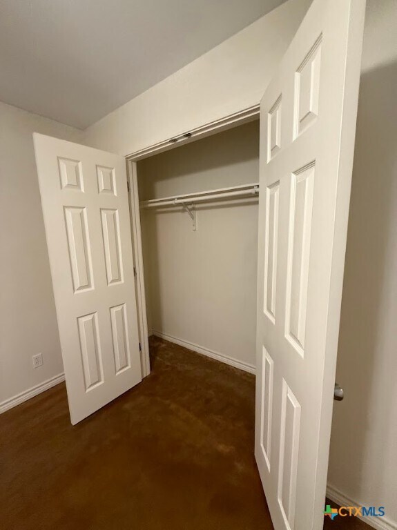 Building Photo - 1608 Lakeview Dr