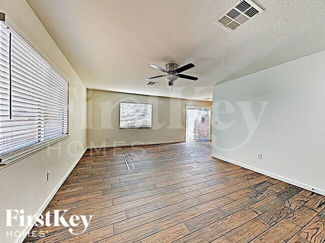 Building Photo - 2045 Houdini St