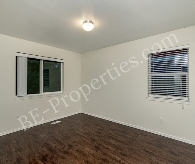 Building Photo - Puyallup Home