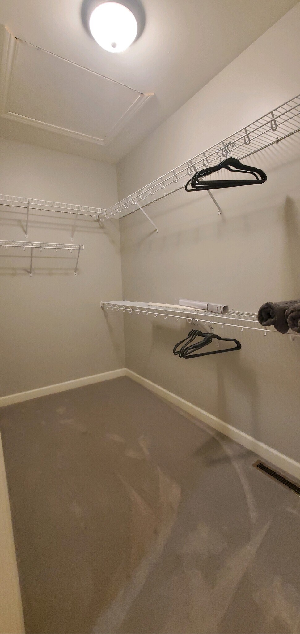 Walk-in Closet - 895 Huey Dr