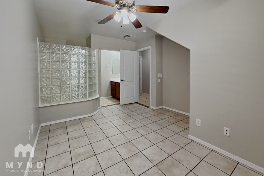 Building Photo - 5733 S 21st Pl