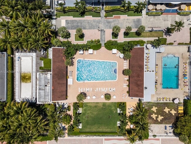 Building Photo - 2457 Collins Ave