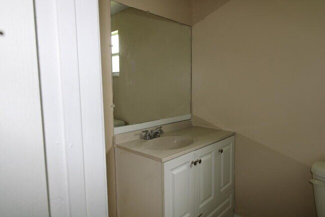 Building Photo - 1561 W 11th St