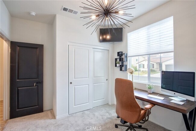 Building Photo - 33063 Table Rock Dr
