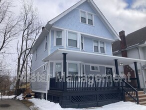 Building Photo - 521 E 109th St